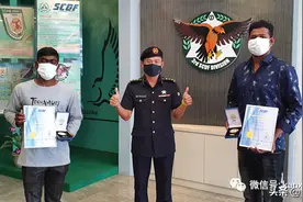 男童爬出窗户，危险站在3楼窗沿，客工用升降机惊险营救图片