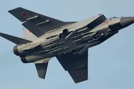 空战兵器：苏联米格一25战斗机图片