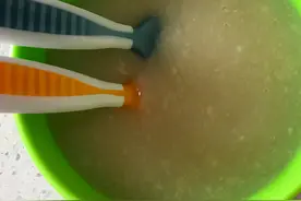 宝宝自主进食后，这些餐具不要买图片
