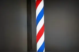 揭秘全世界的理发店为什么都有红蓝白色灯柱的原因图片