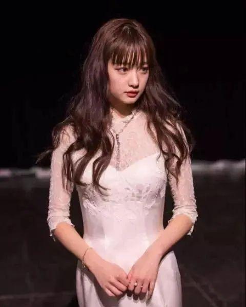 拉踩欧阳娜娜，营销“汤臣一品千金，”这位00后网红又叕翻车了