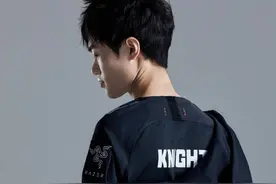 Knight飞机W途中回头A人，PDD：奈特是魔鬼么？这怎么A出来的？图片