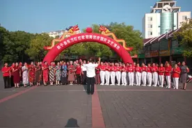 新干县东方红红歌歌舞团举办庆国庆文艺演出图片