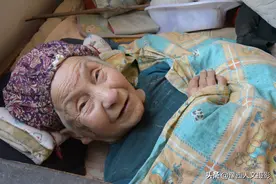 95岁奶奶记忆力超强，完整背诵三字经百家姓，跟哥哥学百种古医方图片
