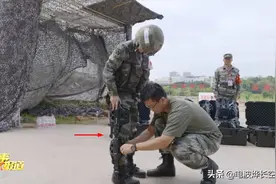 国产外骨骼再现演训场！女兵穿上力量倍增，背起140斤伤员飞奔图片