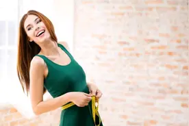 身高156cm的女性，标准体重是多少？自己对照新款体重表吧图片