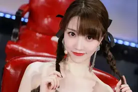 张纯烨这次穿对了 黑色薄纱“星光”裙美艳动人 桃心好贴心图片