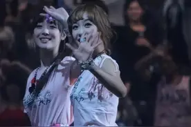 宋茜没送祝福被骂，和韩国队友无互动，曾在舞台摔倒只有雪莉关心图片