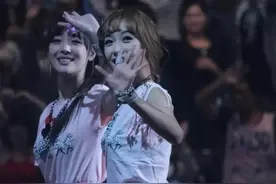 宋茜没送祝福被骂，和韩国队友无互动，曾在舞台摔倒只有雪莉关心图片