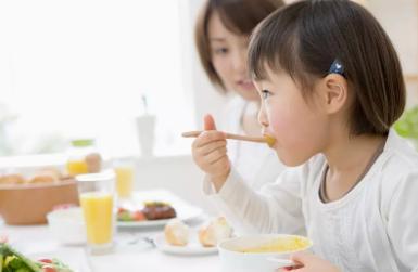 小孩能喝花胶鸡脚汤 花胶鸡脚汤小朋友可以喝吗