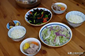 女儿放学到家就能吃晚饭，有荤有素有汤喝，妈妈在家的感觉真好图片