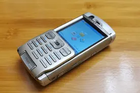 ［经典手机］ 索尼爱立信P990i图片