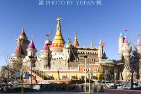 青海也有一座迪士尼乐园，占地1180亩，投资150亿，三天都玩不够图片