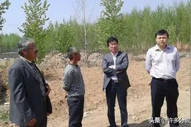 中国最牛公务员，工作之余仅3年就挣到4100万外快，如今官升三级图片