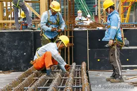 英语原版阅读：Construction Workers图片