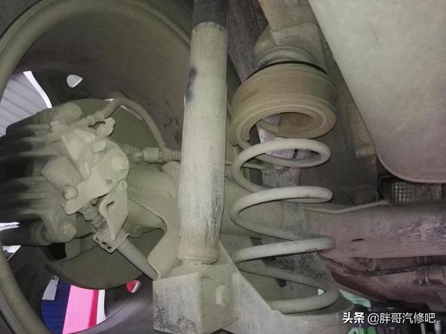 买二手车底盘一定要检查，有条件的朋友最好升起来检查