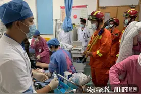 大难不死！台州一男子胸膛被5根钢筋贯穿，医生如“拆弹”般为他取钢筋图片