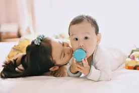 两个孩子争宠怎么办？谢娜的处理方式机智，何炅的有说服力图片