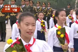 独家视频丨少年儿童高唱《我们是共产主义接班人》图片