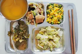 食堂职工餐，每顿只要5块钱，两荤两素一汤，7天不重样，幸福极了图片
