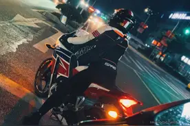 当女生遇到CBR300R图片