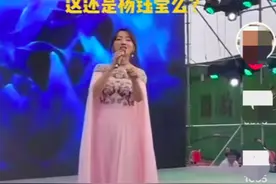 杨钰莹现身商演，被误认成模仿者太尴尬！遭吐槽和荧幕形象差距大图片