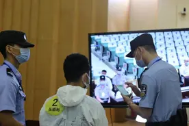 古玩网站被设“钓鱼软件”，16名古董藏友被连环诈骗！图片