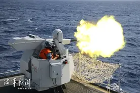 波峰浪谷，炮声隆隆震海天图片