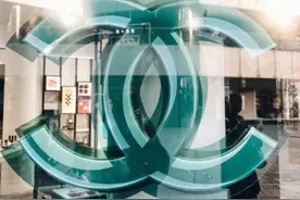 2018国际大牌春季橱窗丨店铺春色关不住，客似云来图片