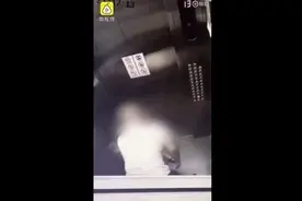 被熊孩子恶作剧狂按门铃，壮汉暴打小孩！还打错了人！警方通报…图片