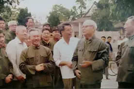 80年叶剑英重回故乡，看到母亲坟墓过于简陋：就保持现在这样就好图片