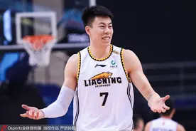 星锐赛成张镇麟扣篮秀 空接+劈扣点燃全场 观众：MVP图片