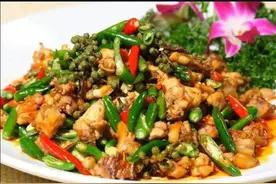 夏天吃饭没胃口，不妨试试这个尖椒鸡图片