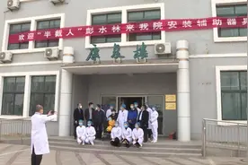 “半截人”彭水林来潍医附院康复医学中心安装辅助器具图片