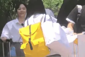 谭松韵走出妈妈去世阴影，为出镜瘦到撑不起裙子，生图比郑爽还美图片