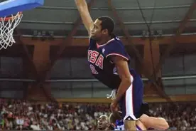 NBA纪实连载33：卡特只会扣篮吗？乔丹和卡特谁的扣篮更好图片