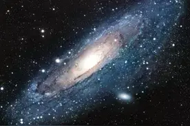 仙女座星系直径22万光年，就在254万光年外，为何看上去那么小？图片