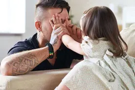 女儿总黏着爸爸的3点原因，妈妈不得不服，网友：确实如此图片