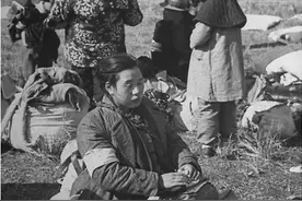 抗战胜利后的上海，日本人、犹太人收拾东西准备回国图片