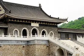 最“穷”的寺庙：谢绝旅游、禁止放钱！僧人穿破烂衣服乞食！图片