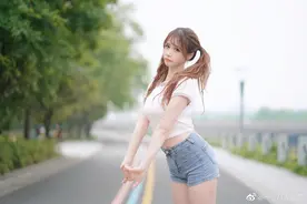 B站最清纯女主播小仙若，穿着旗袍也仿若仙女下凡图片