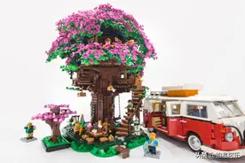 花团锦簇高高在上，你有这个耐心拼完这个樱花树屋吗？图片