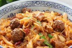 美食推荐：西北大烩菜、萝卜炖羊肉、鱼香鸡蛋、锅巴土豆图片