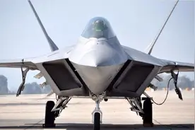 F-22纵横沙场15年，孤独求败没有对手？歼-20：我就看看，不吱声图片