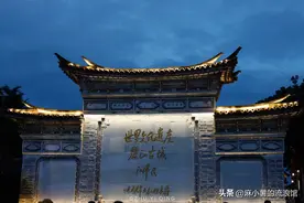 云南暂停跨省游，昔日热闹的丽江古城，如今游客稀少商户暂停营业图片