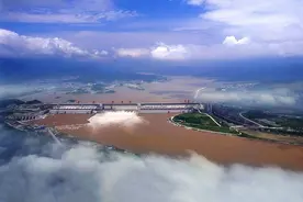 三峡大坝为什么要在汛期泄洪？图片