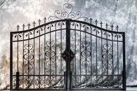 铁艺围墙庭院大门应该怎样选择图片