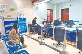 以最低档交15年社保，60岁后退休，一个月能领多少养老金？图片