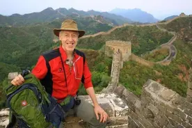 不图名不图利，这个英国人在长城捡垃圾23年，网友：作秀吗？图片