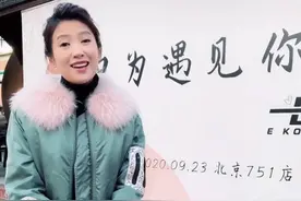 42岁北京台一姐春妮近照，双腿超细状态好，二婚嫁央视主持人图片